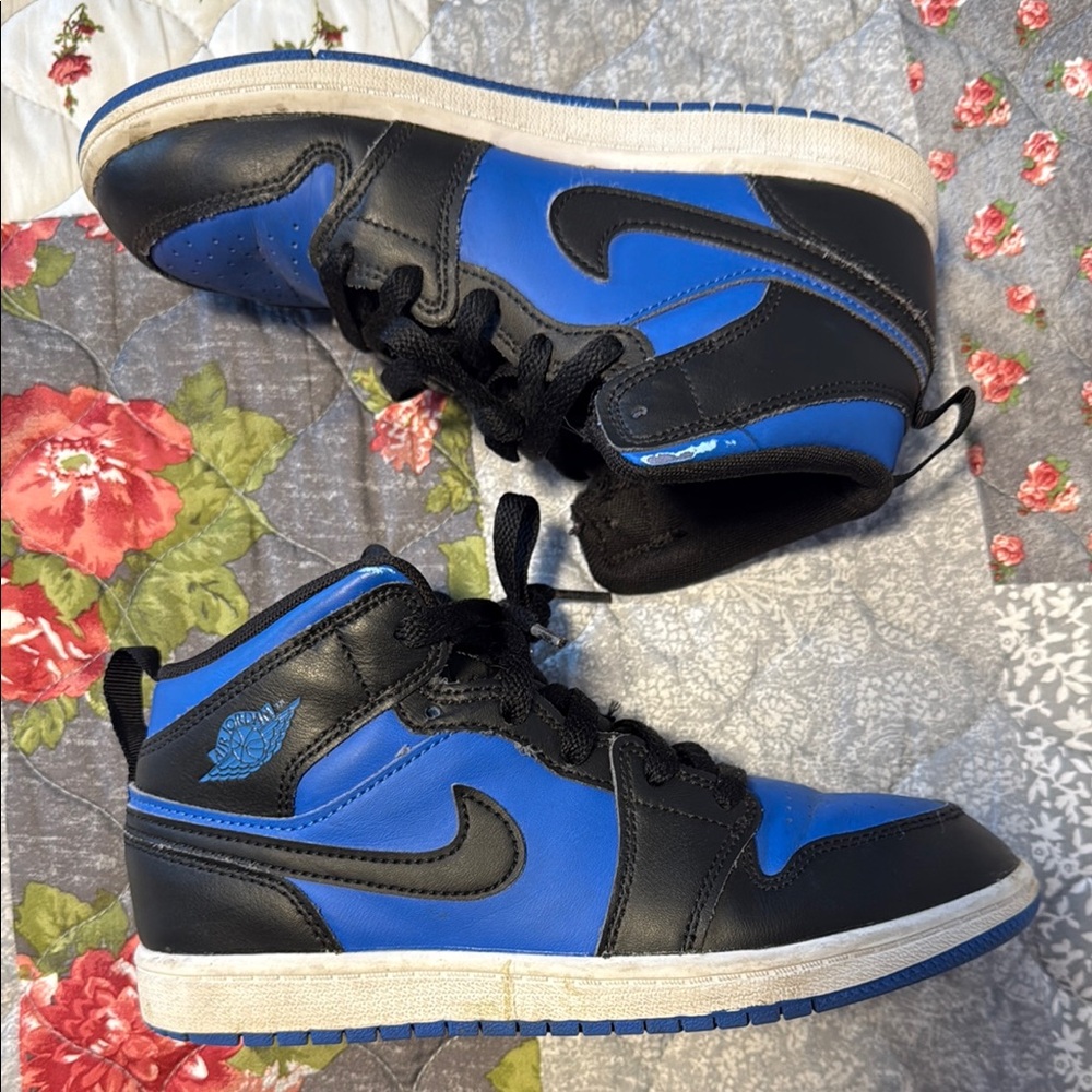 Nike Kids Sneakers in Black and Blue Size 3